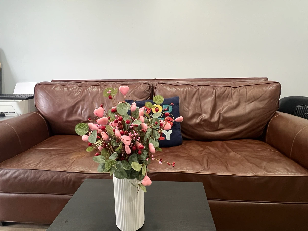 Couch - photo 2