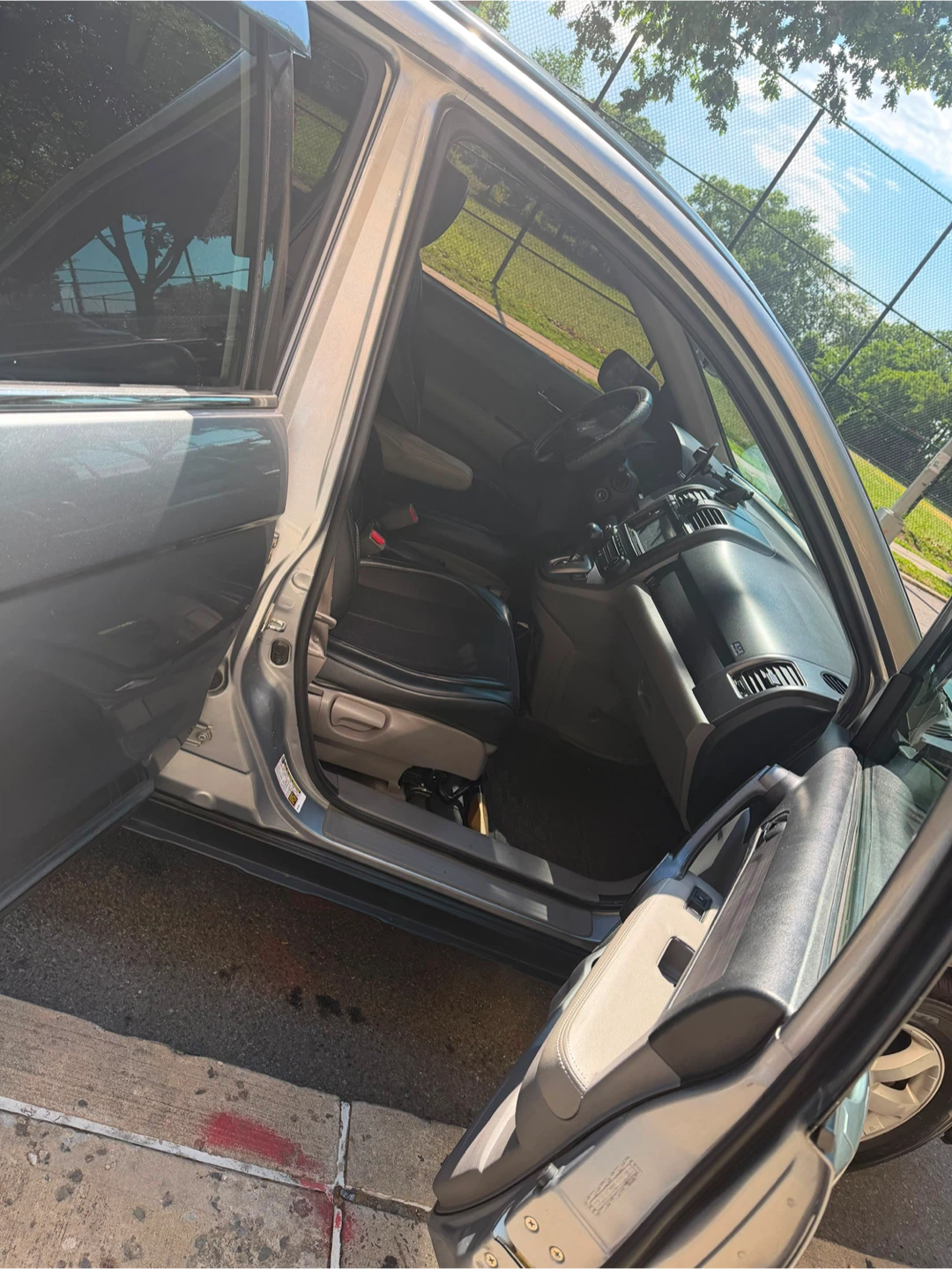 Silver Honda CR-V - photo 4
