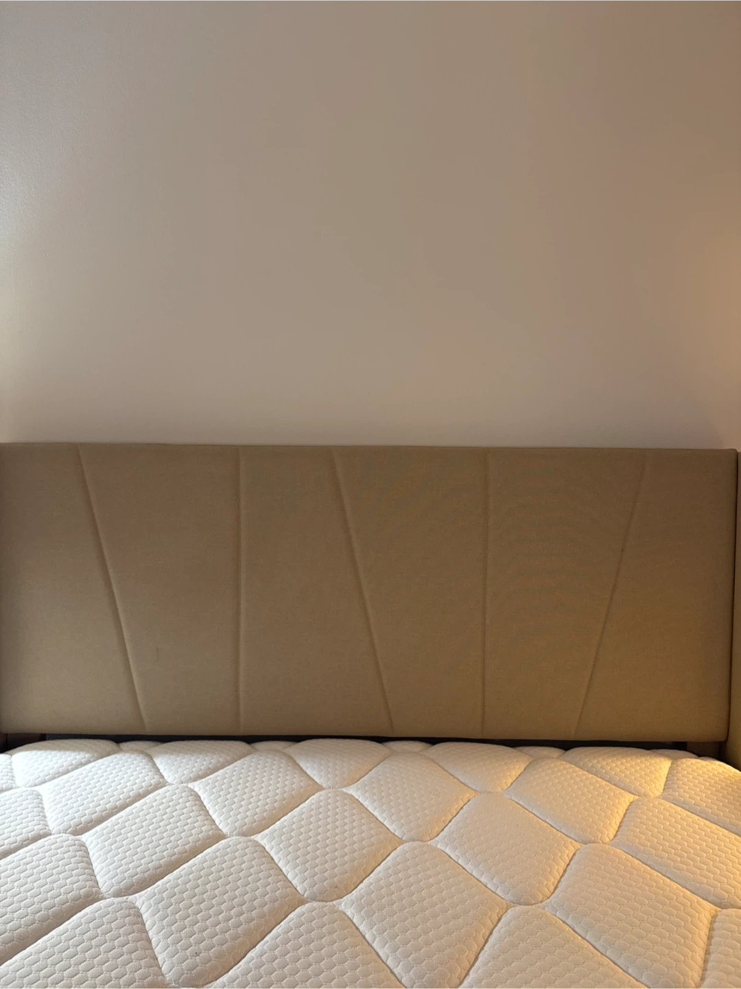 Comfy mattress with a bed frame - photo 2