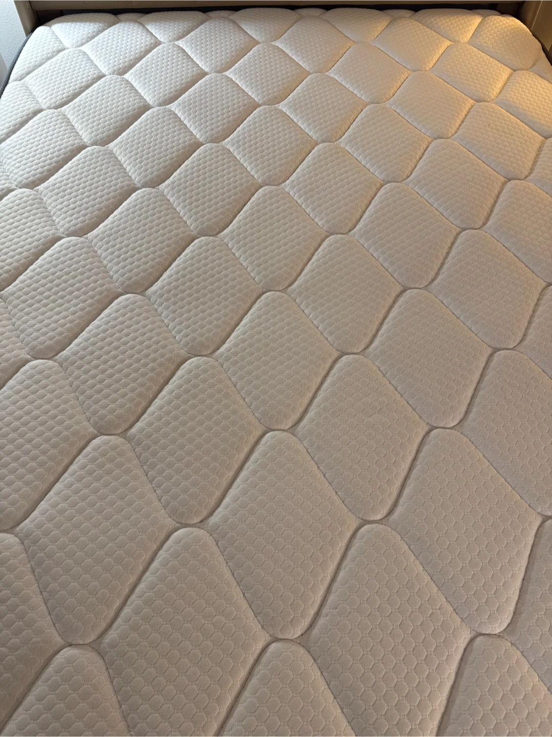 Comfy mattress with a bed frame - photo 3