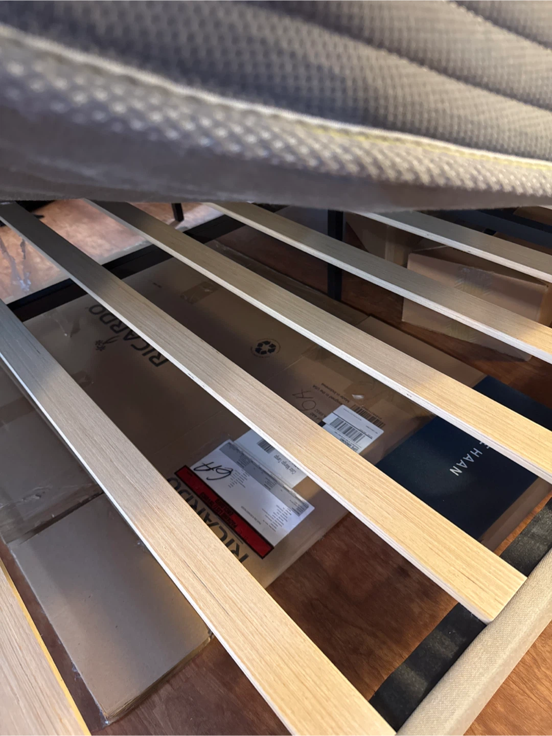 Comfy mattress with a bed frame - photo 5