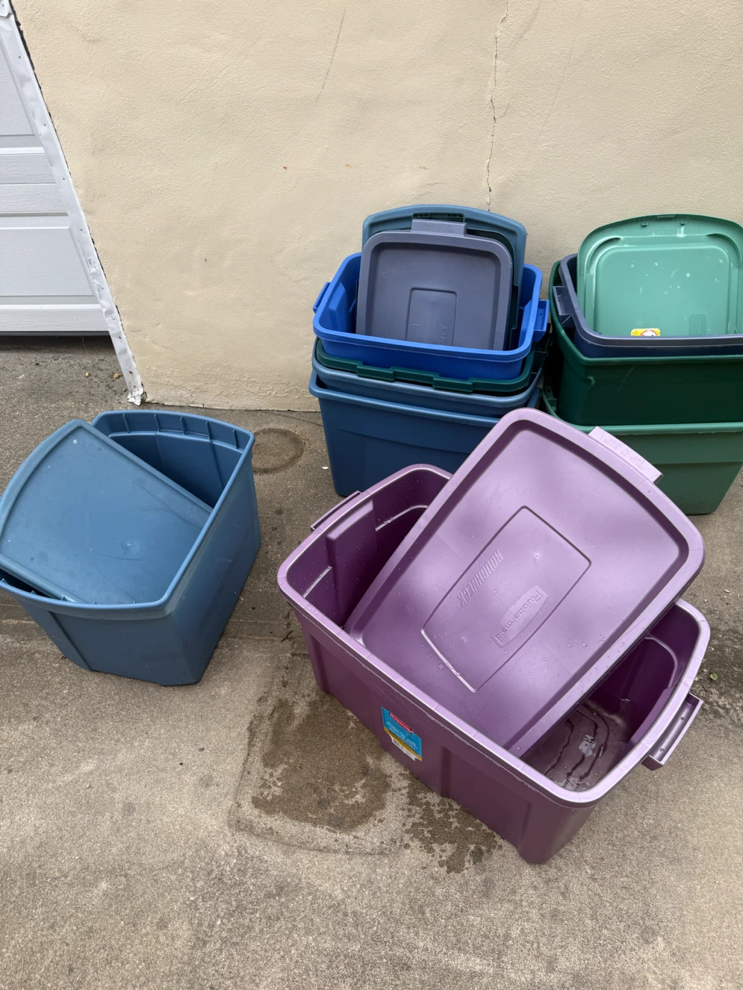 Rubbermaid Storage Totes