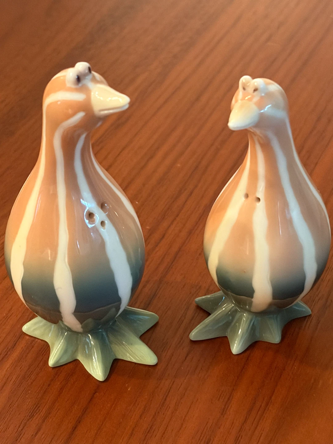 Vintage Enesco salt and pepper shakers - photo 2