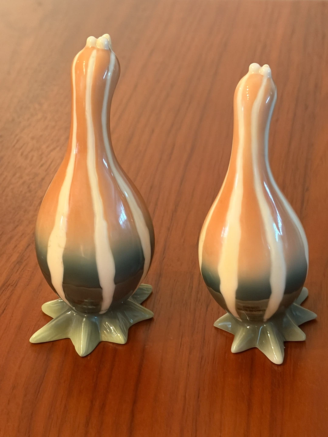 Vintage Enesco salt and pepper shakers - photo 4