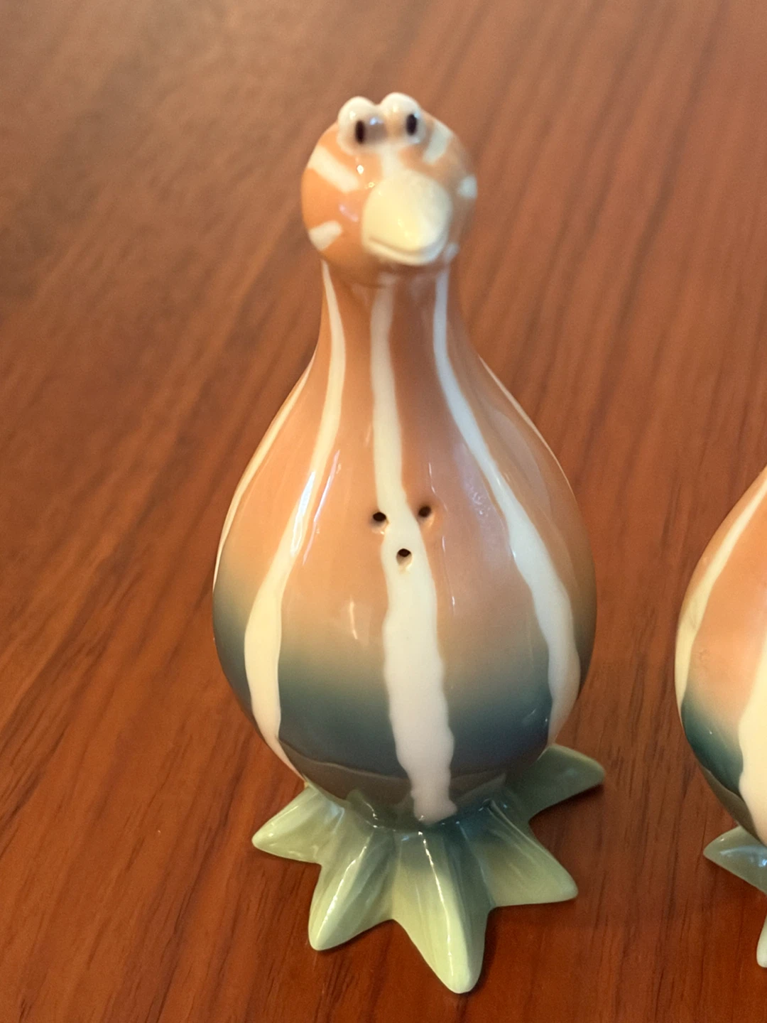 Vintage Enesco salt and pepper shakers - photo 5
