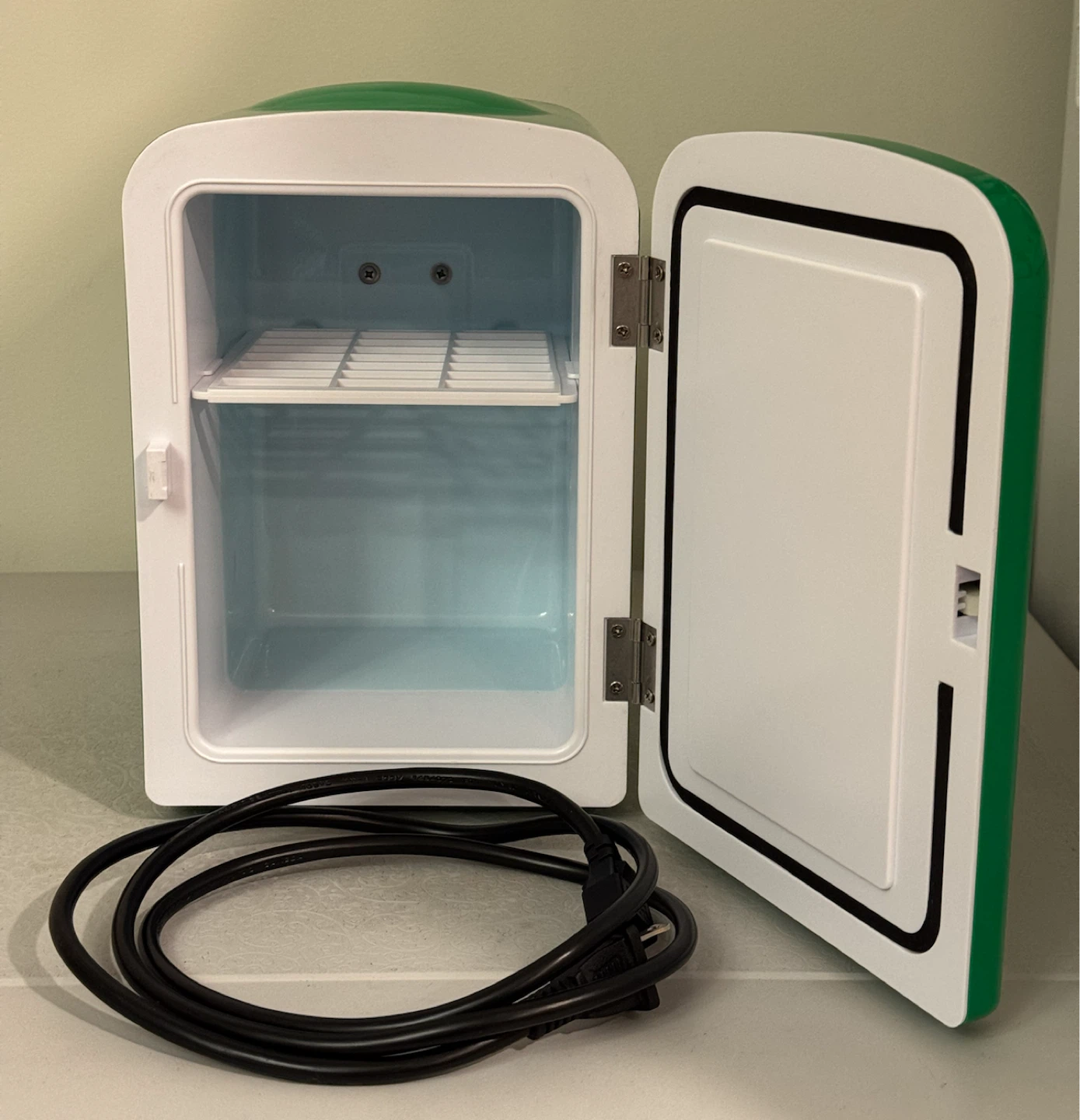 Koolatron Sprite Mini Fridge 4L - photo 2