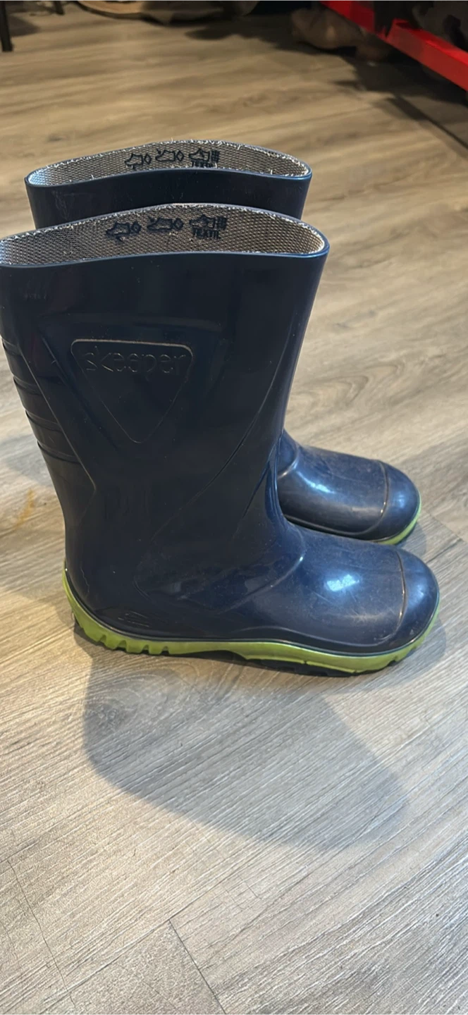 Skeeper navy rain boots with green soles - photo 3