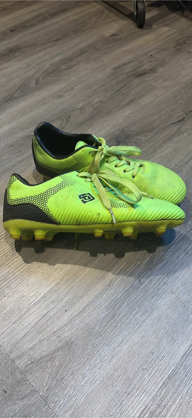 Neon green soccer cleats - photo 2