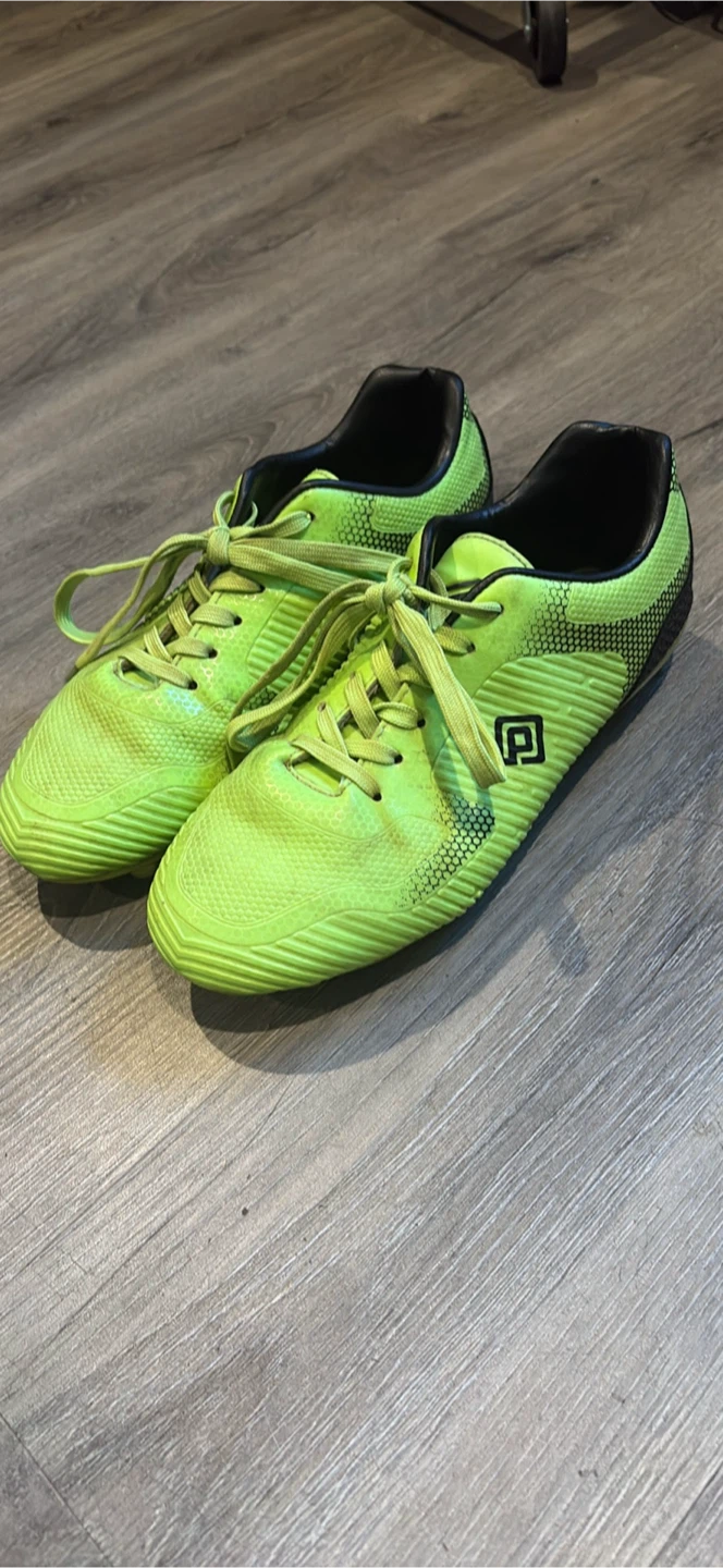 Neon green soccer cleats - photo 3