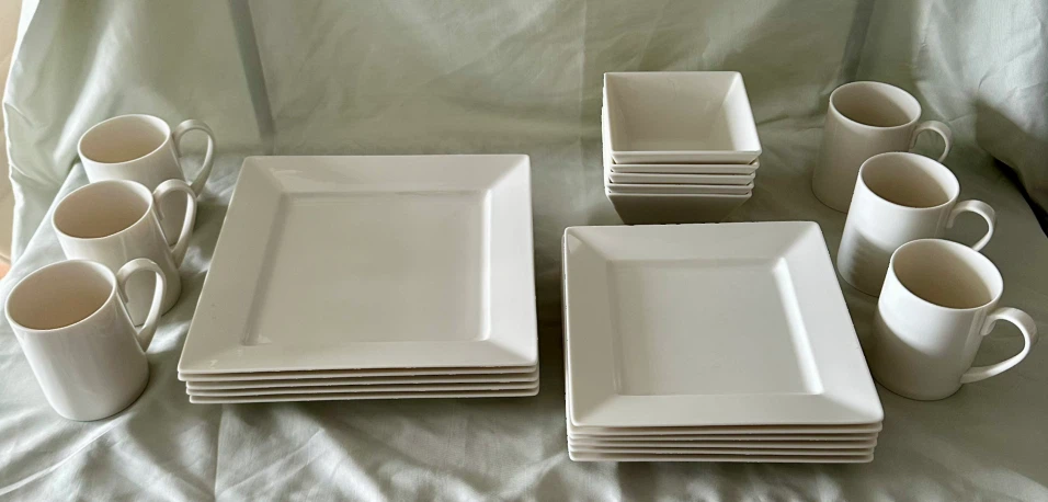 White square dinnerware set - photo 3