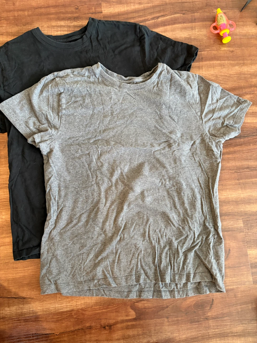 3 men’s medium tshirts - photo 2