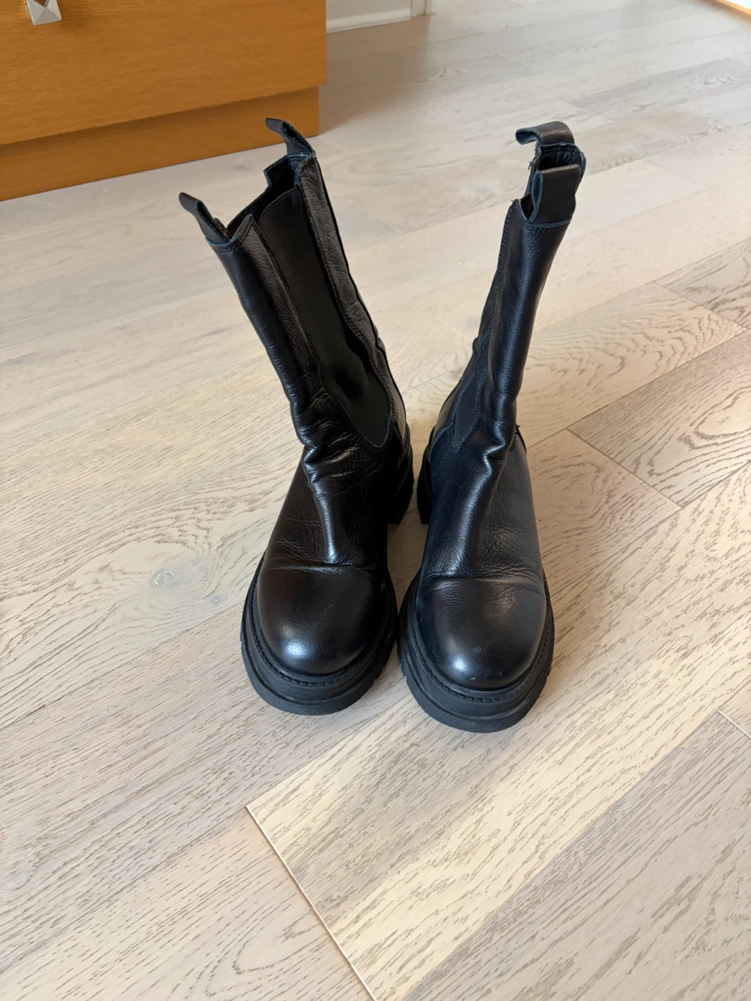 Black Leather Chelsea Boots - photo 3