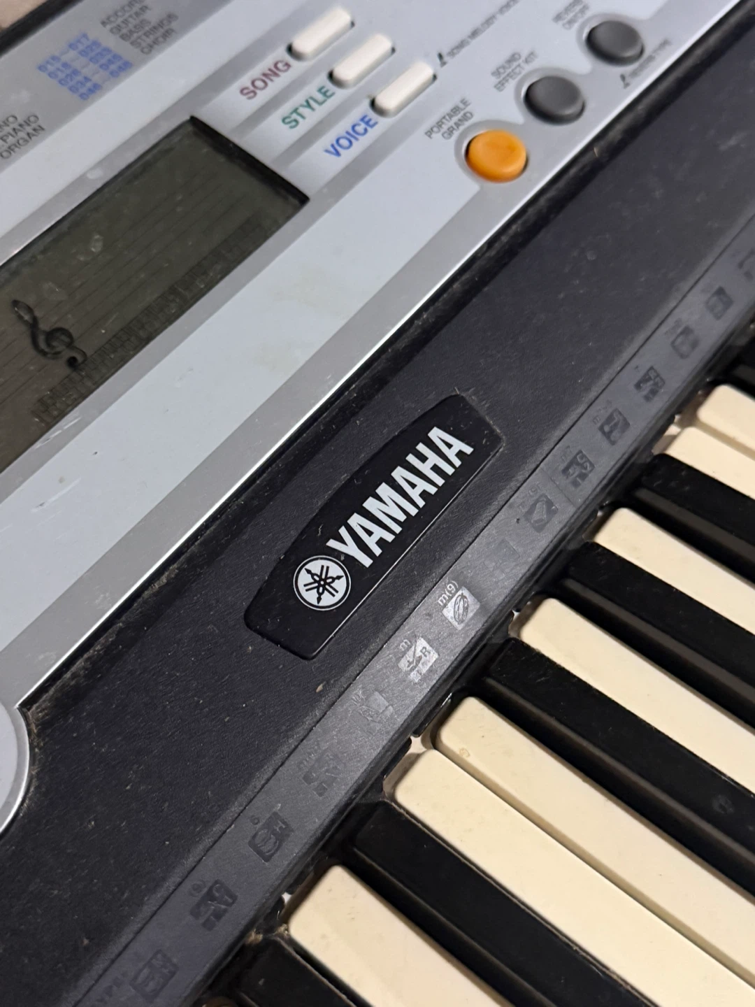 Yamaha YPT-200 61-Key Portable Electronic Keyboard - photo 5