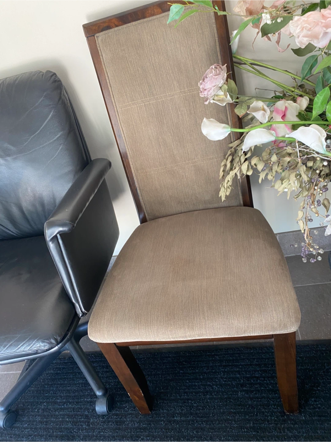 4 Dining Chairs $50. Ottoman $20. - photo 2