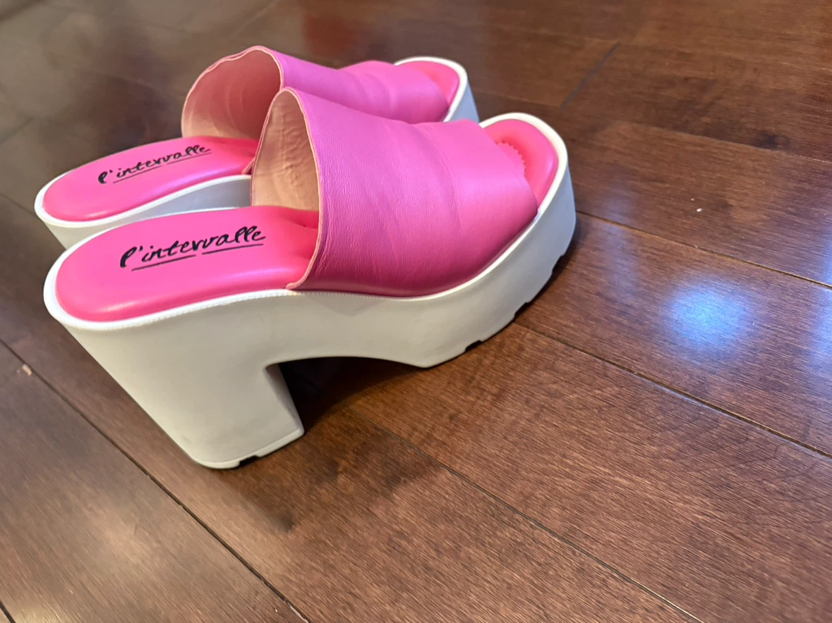 L'intervallé Pink Platform Slide Sandals