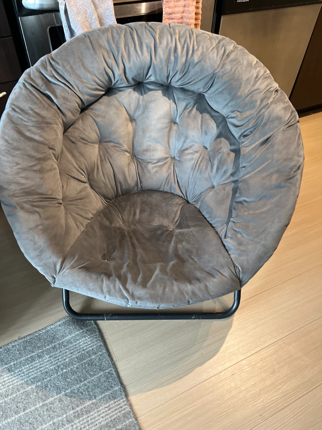 Foldable Grey Saucer Chair