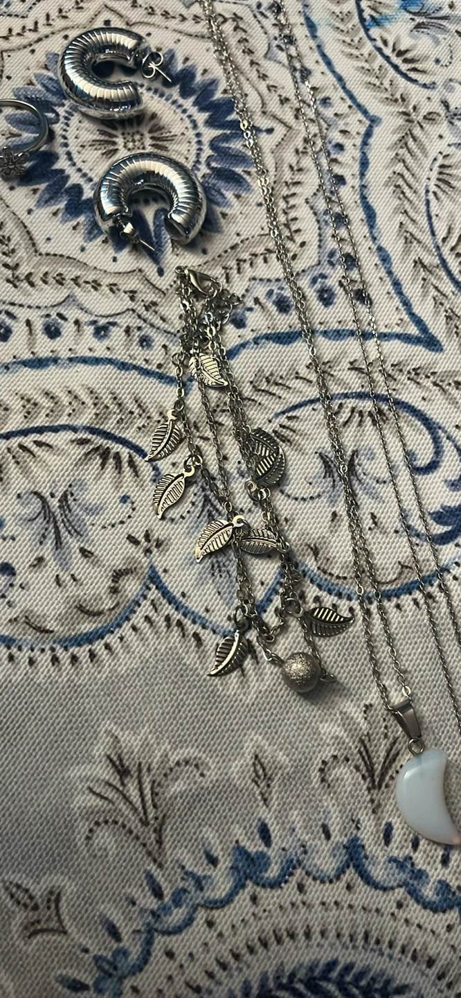 Silver Tone Jewelry Set - Necklace, Earrings, Ring - photo 2