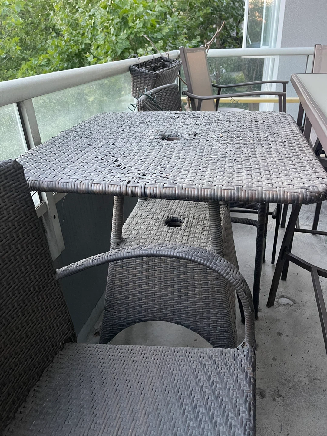 FREE!!  High Top Table and 2 chairs