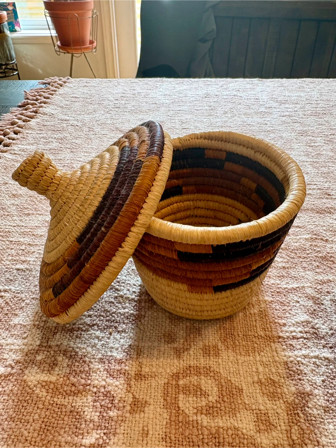Vintage Woven sweetgrass  Basket with Lid - photo 2