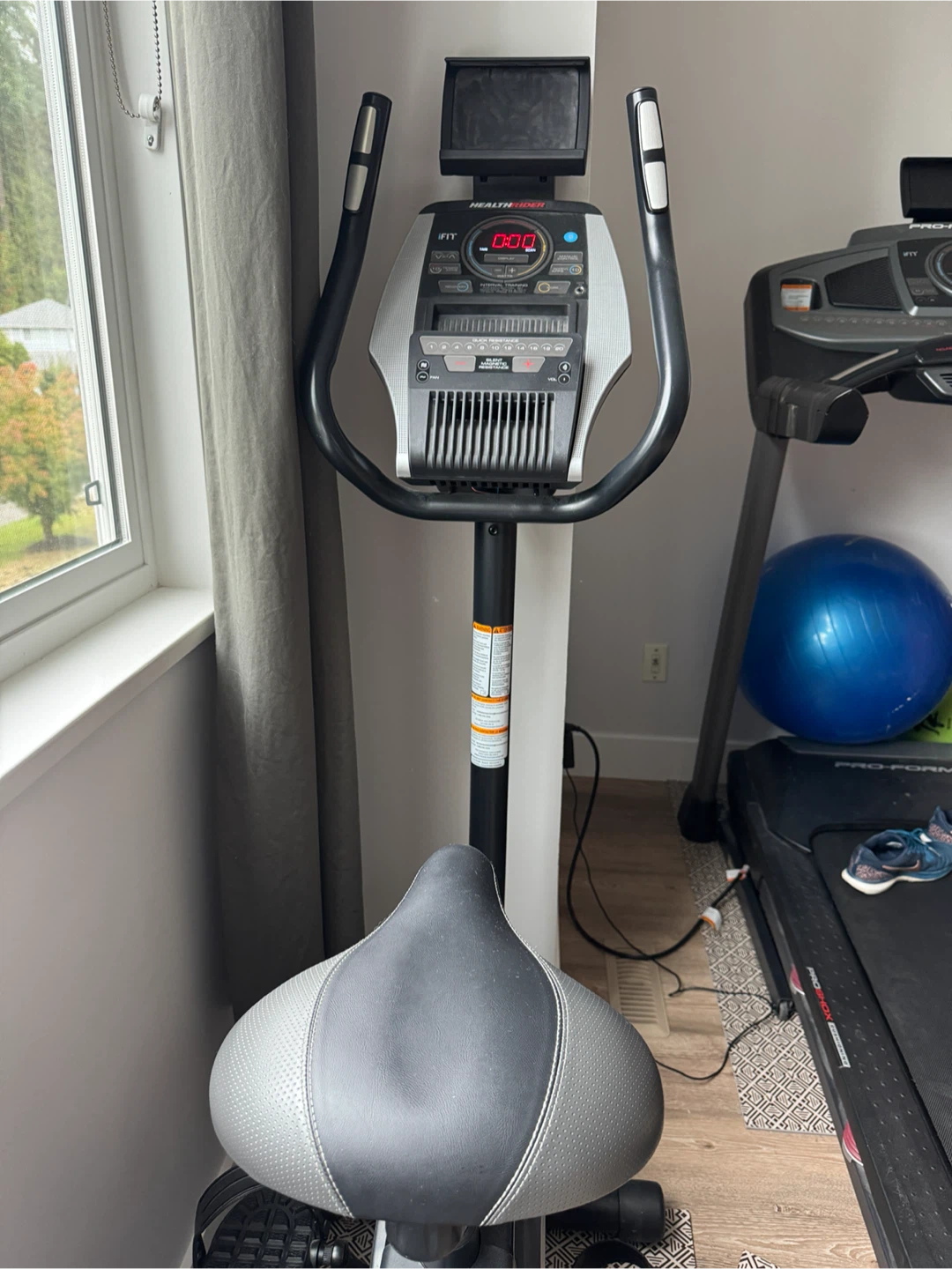 HealthRider H25x Upright Exercise Bike