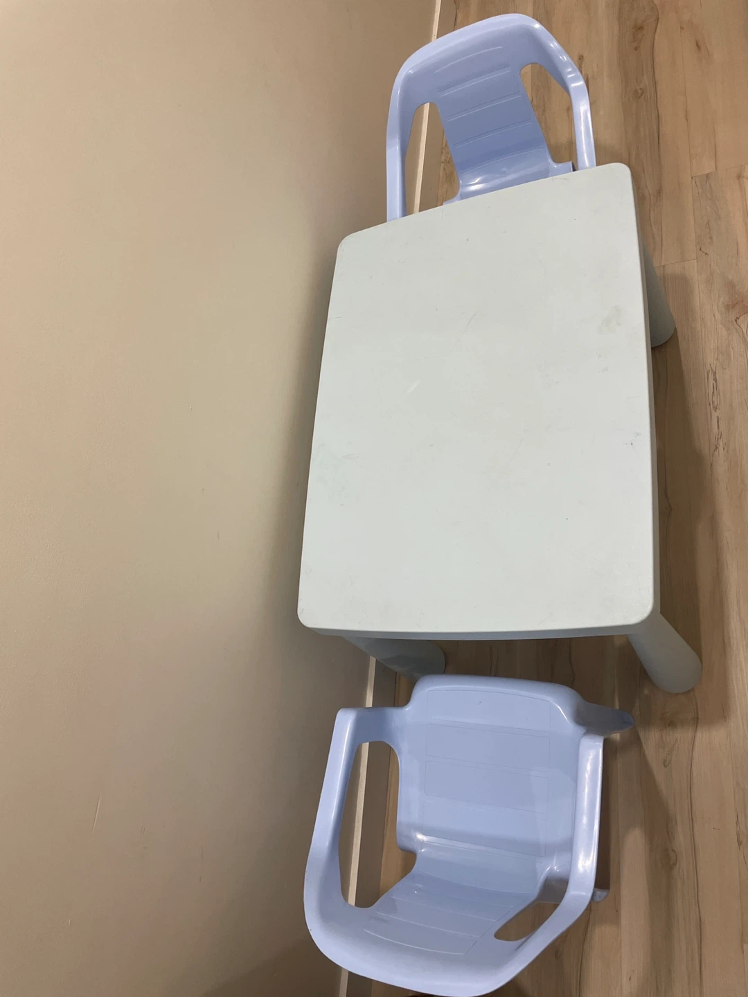 Kids table and chairs - photo 2