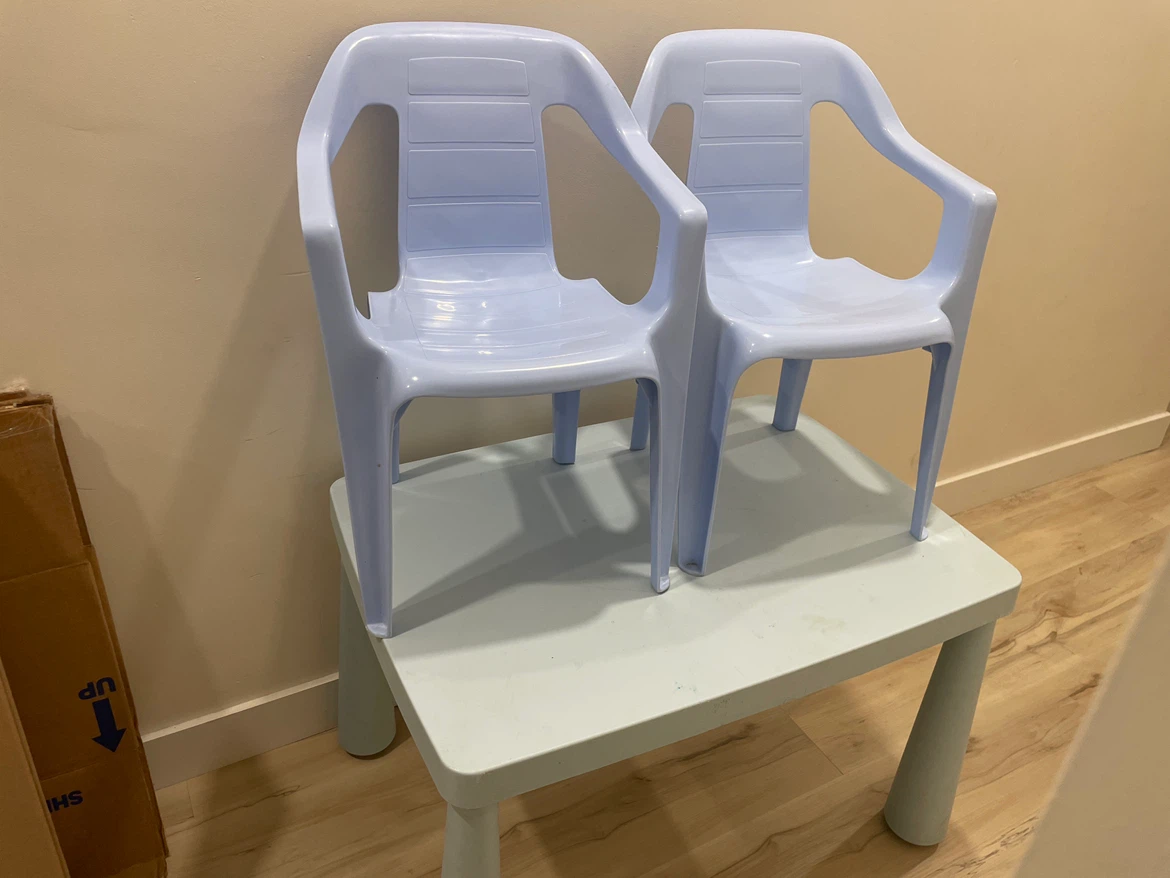 Kids table and chairs - photo 3