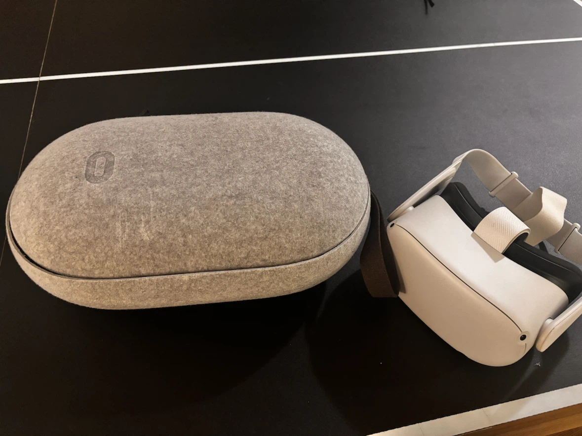 Oculus Quest 2 - Hardly Used