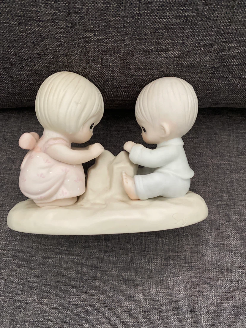 Precious Moments "God Bless Our Home" Figurine - photo 2