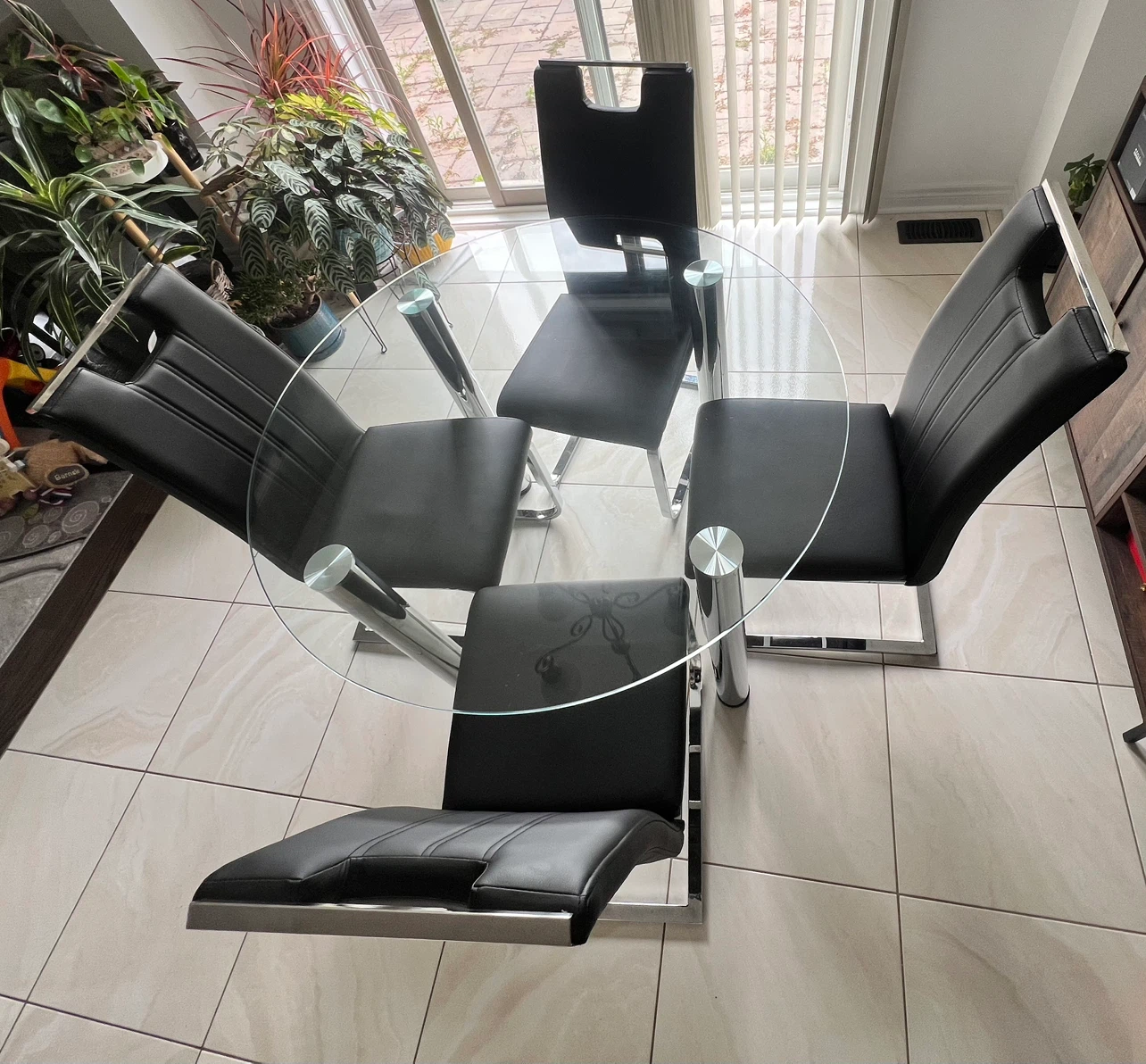 Glass Dining Table with 4 Black Faux Leather Chairs - photo 2