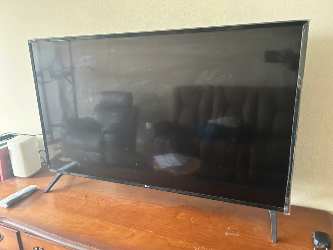 LG 49UK6300BUB 49-inch 4K UHD Smart TV - photo 3