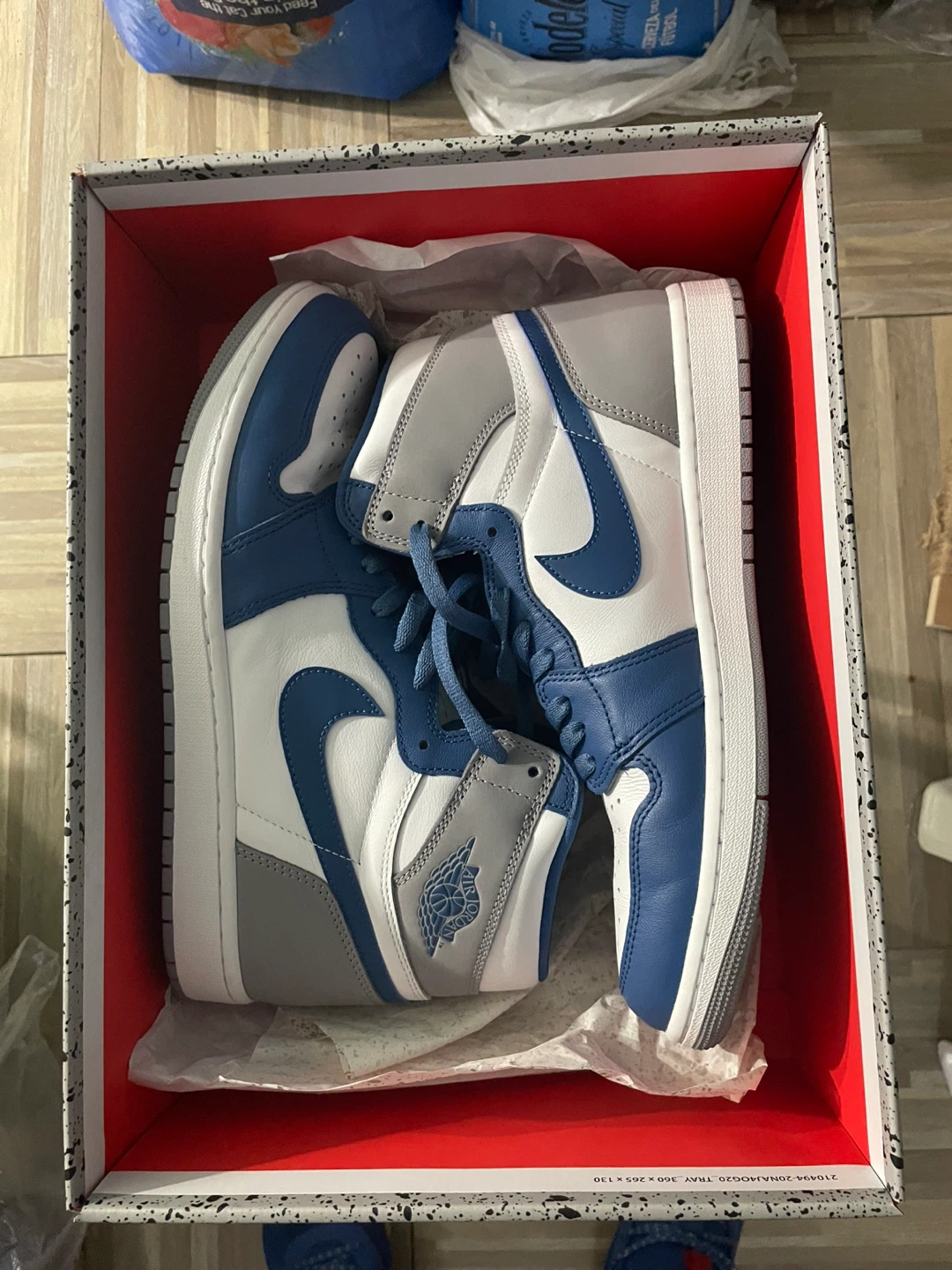 Air Jordan 1 High OG "Lost and Found" - photo 3