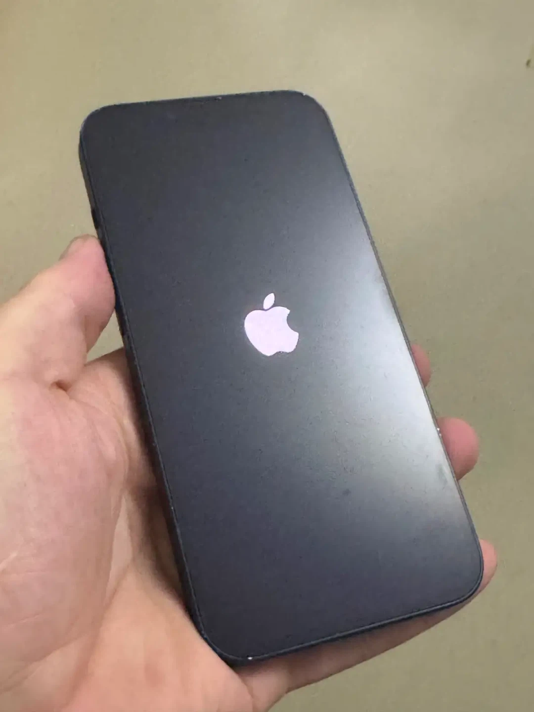 iPhone 14 bundle (128GB, pristine)