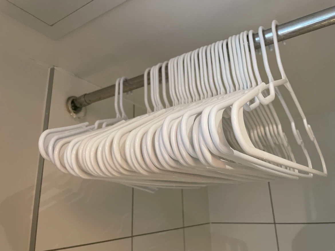 Set of White Plastic Hangers - photo 2