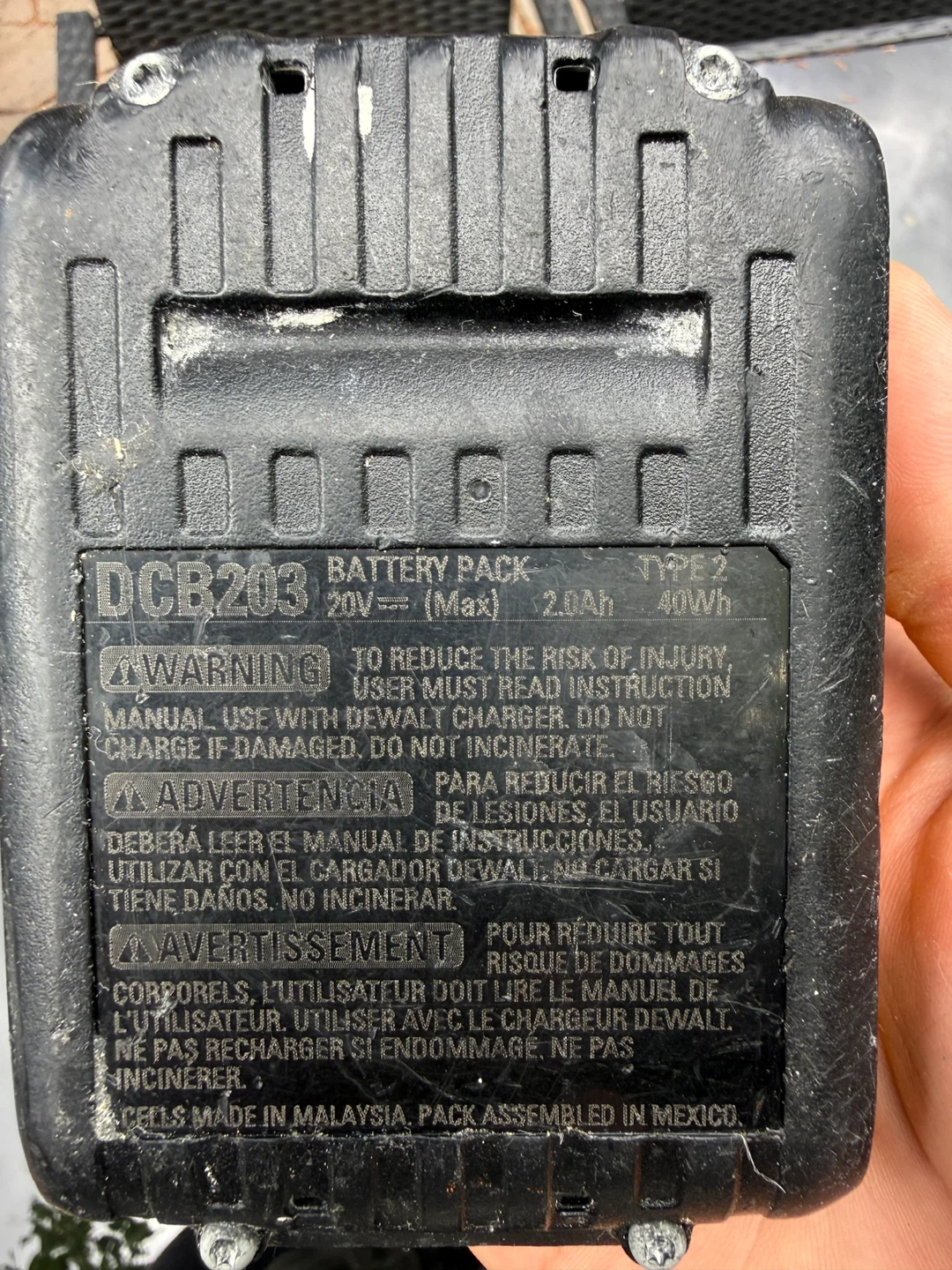DEWALT 20V MAX Lithium-Ion 2.0 AH Compact Battery - photo 3