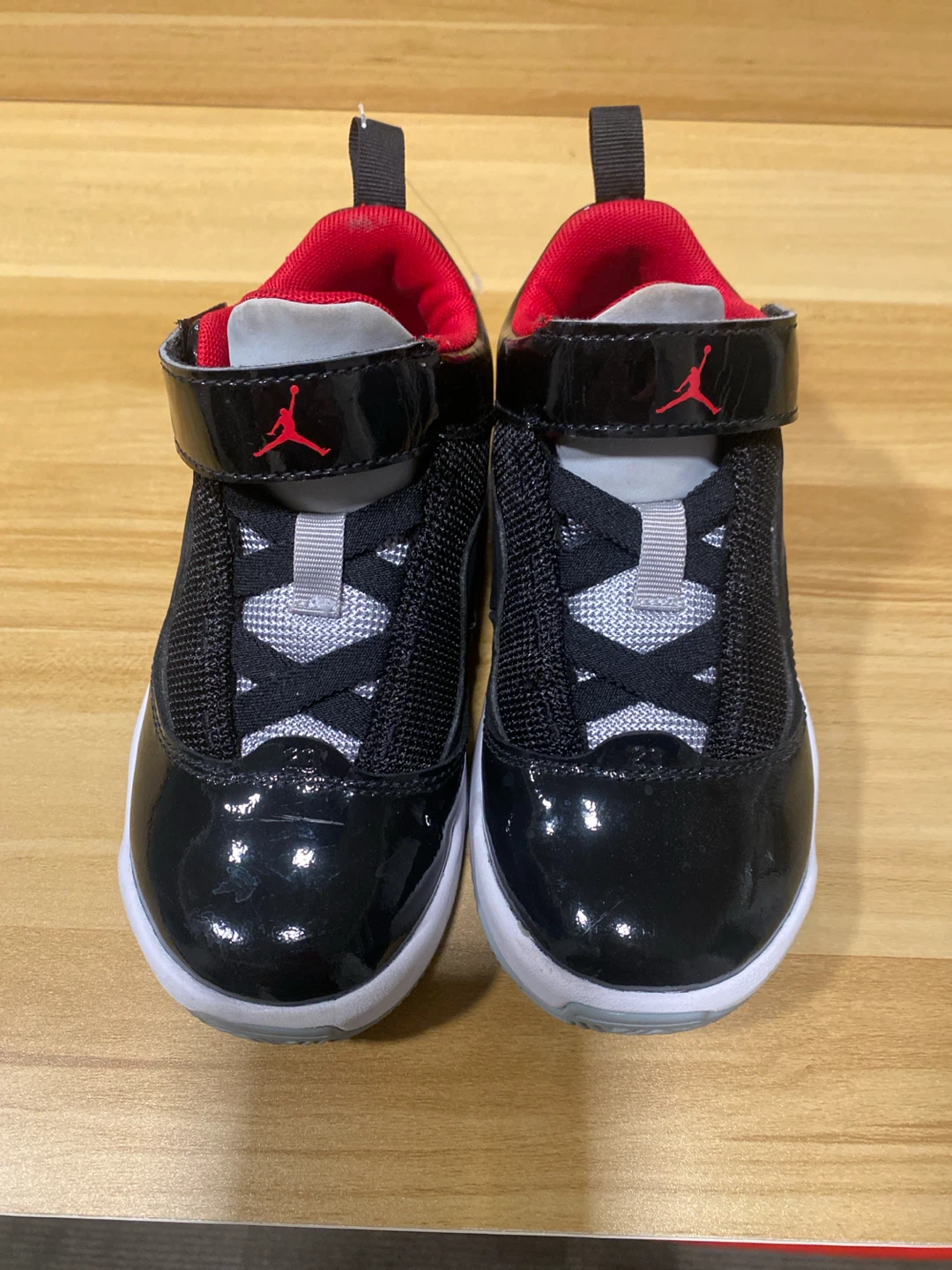 New Kids Jordan Crib Shoes size 10,5 - photo 2