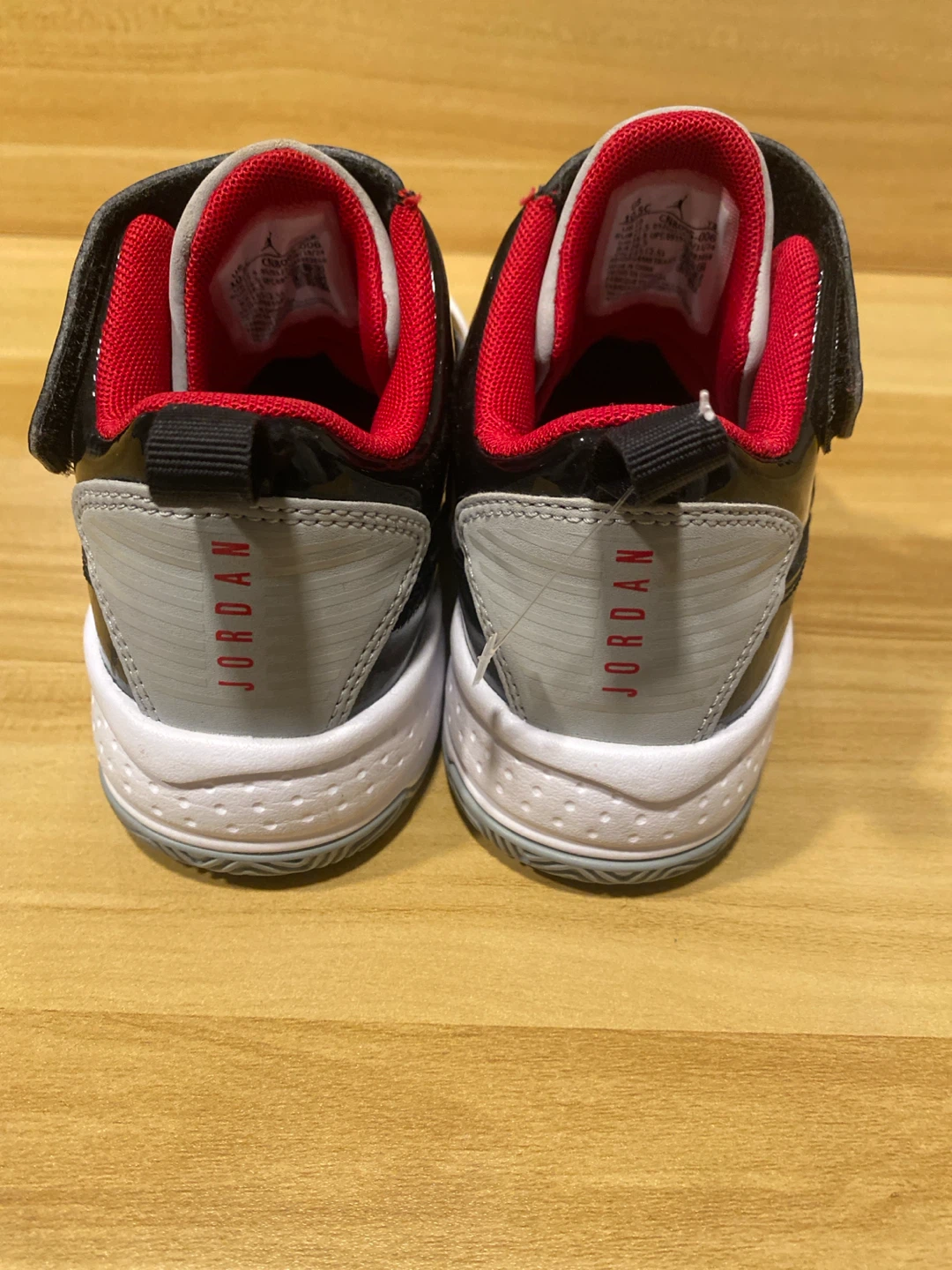 New Kids Jordan Crib Shoes size 10,5 - photo 3