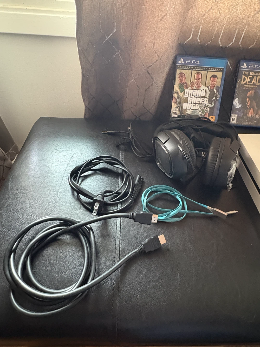 Sony PlayStation 4 Console with Games and Accessories - photo 4