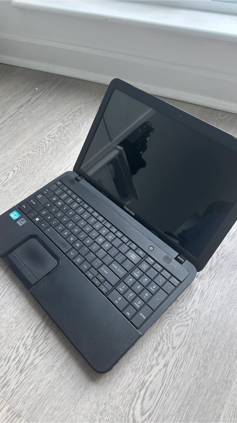 Toshiba Satellite C855-S5306 Laptop