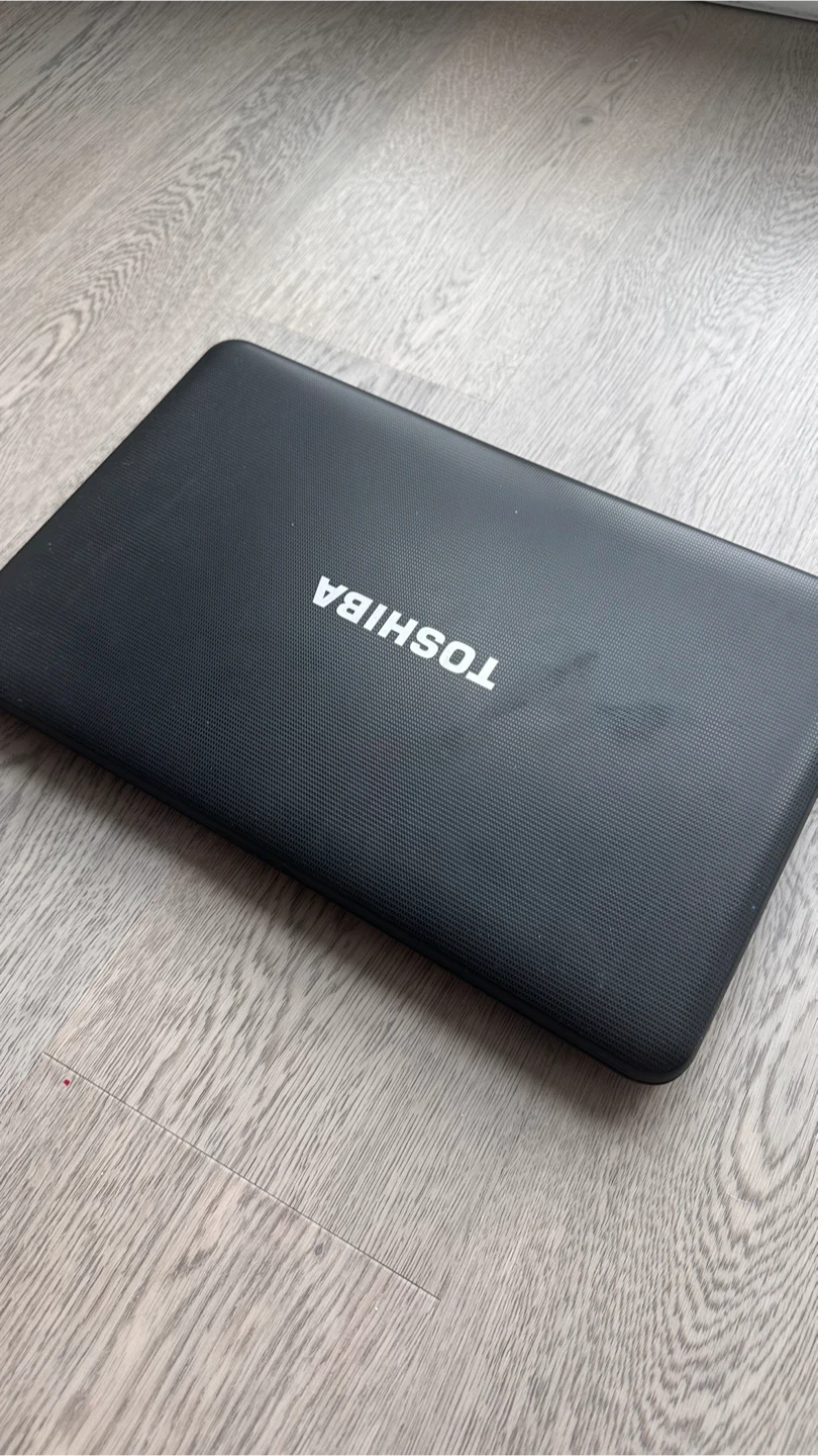 Toshiba Satellite C855-S5306 Laptop - photo 2