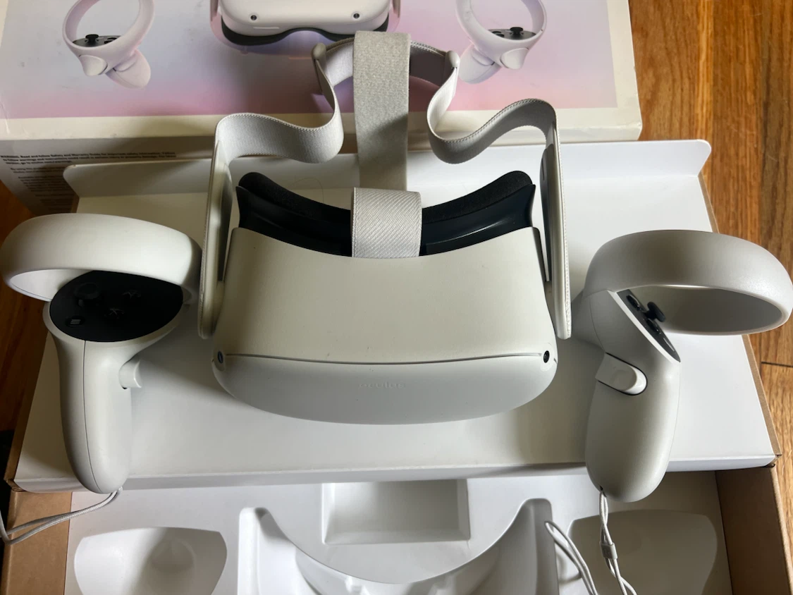 Oculus Quest 2 VR Headset with Controllers - photo 3