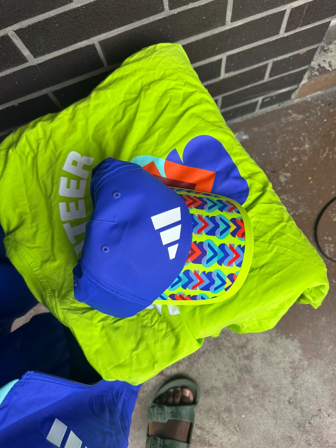 Adidas Volunteer T-Shirt and Cap - photo 2