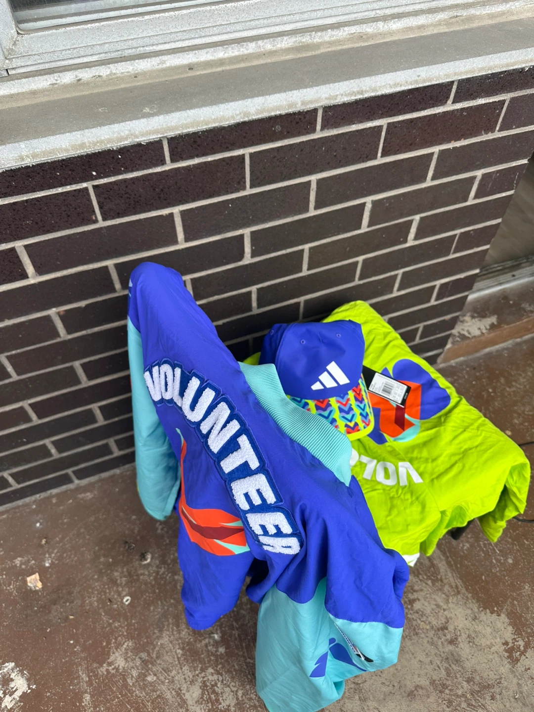 Adidas Volunteer T-Shirt and Cap - photo 3