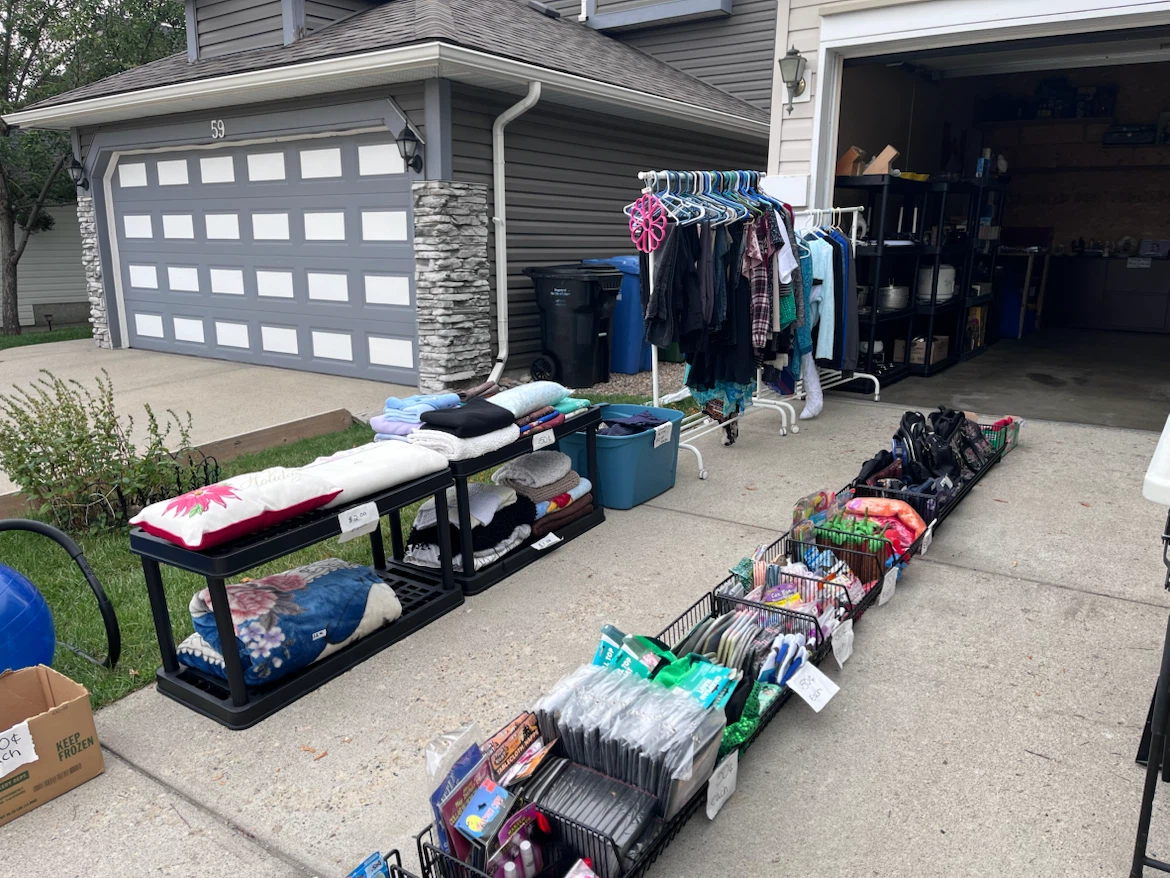 GARAGE SALE - photo 2