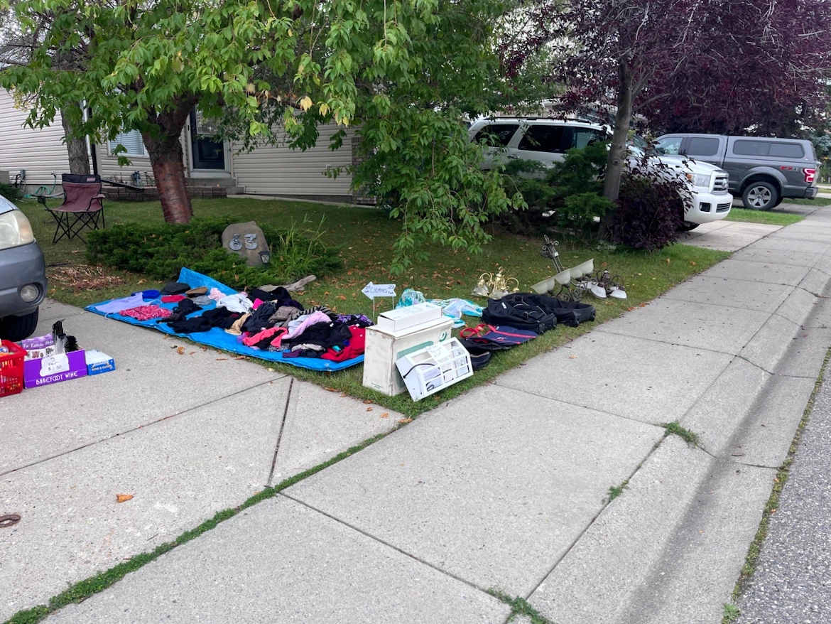 GARAGE SALE - photo 3