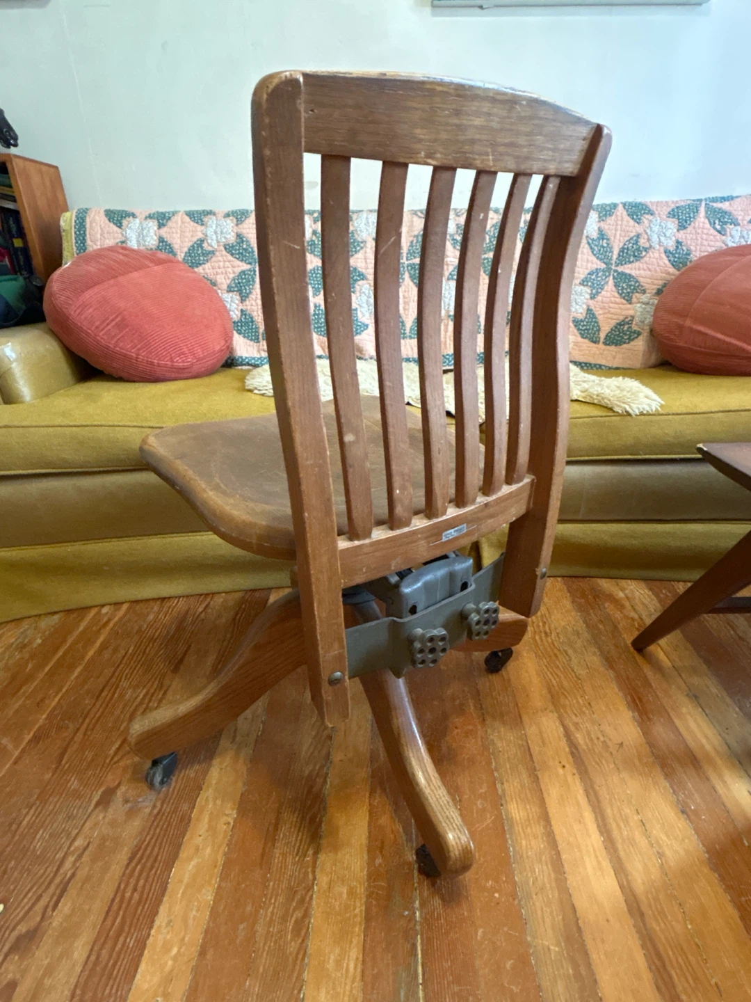 Vintage Office Specialty Wood Swivel Chair - photo 2