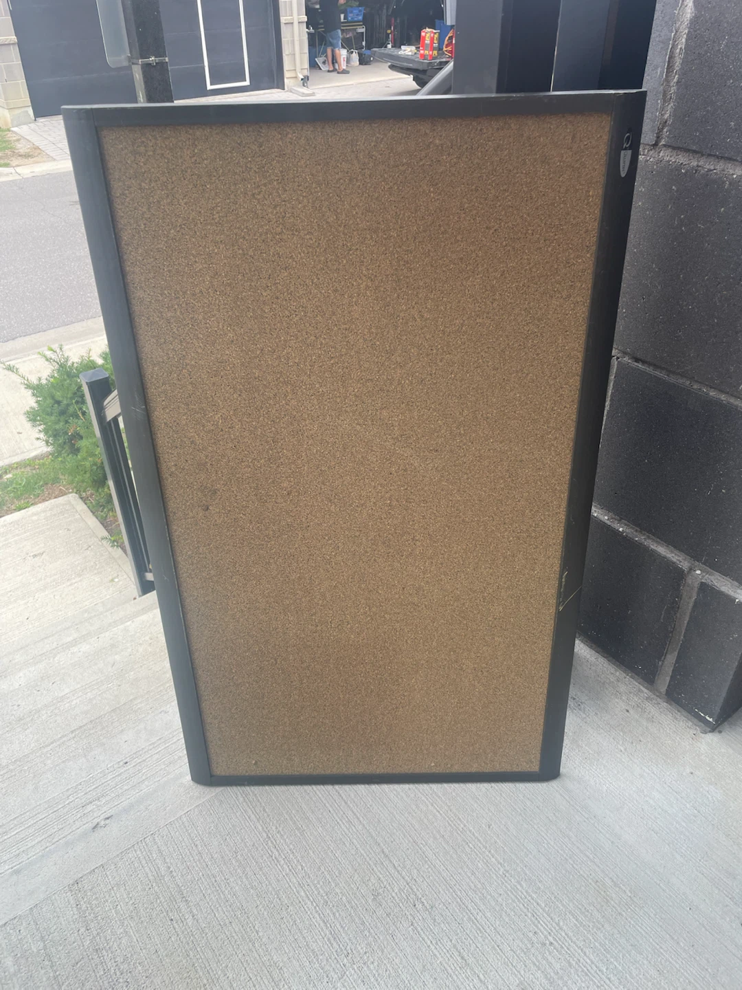 ⚡️Priced to Sell ⚡️Framed Cork Bulletin Board