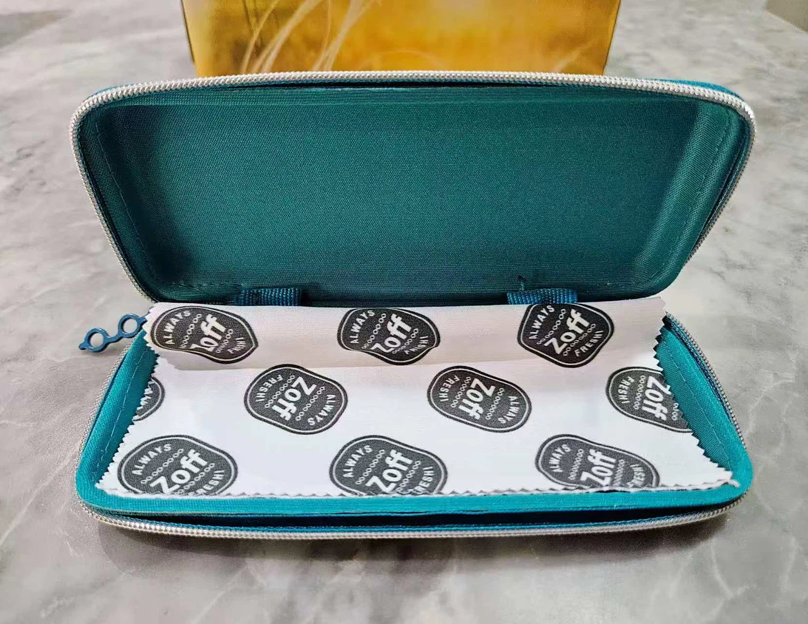 Zoff Eyeglass Case with Cleaning Cloth - photo 3