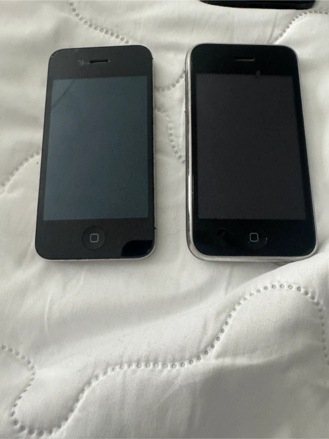 2 Apple iPhones (4 and 3GS)