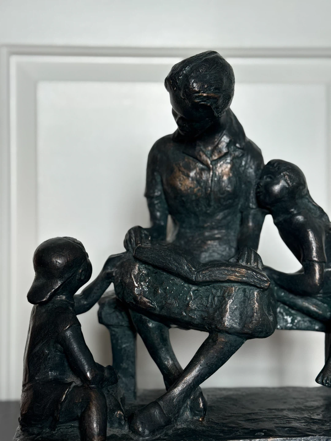 “Story Time” Sculpture of mother reading to children - photo 3