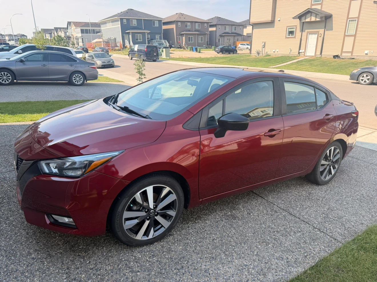 2021 Nissan Versa SR Sedan - photo 2